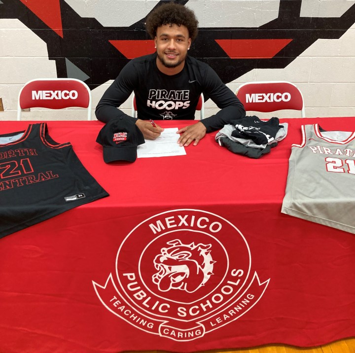 Isaiah Reams Signs To Play College Basketball At North Central Missouri College