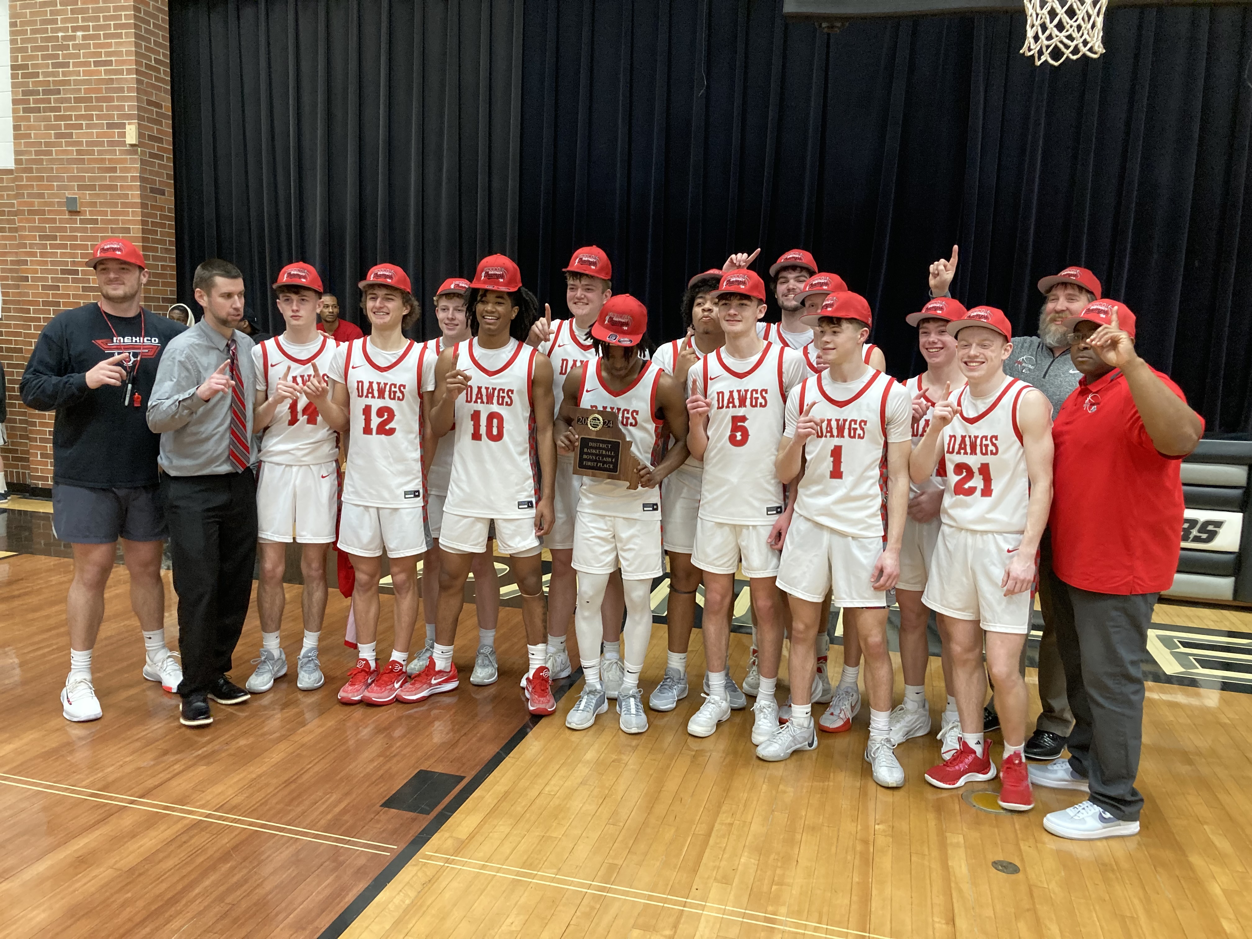 Mexico Bulldogs Claim District Championship With Win Over Centralia Panthers