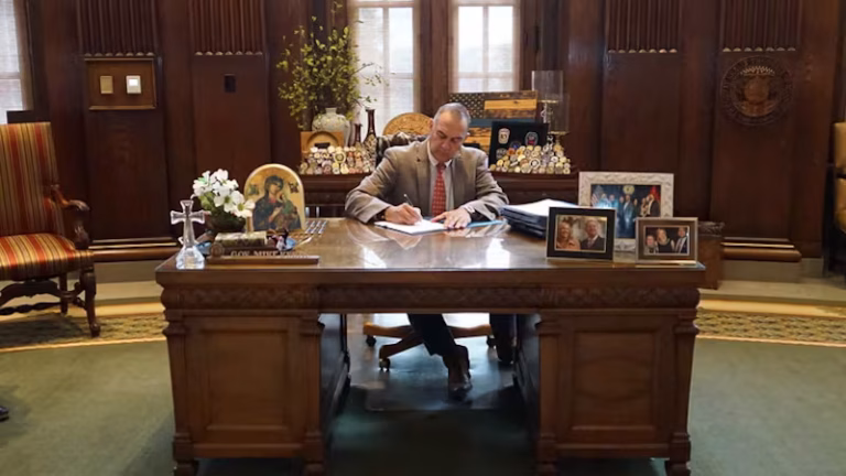 Kehoe Signs Law for Oversight Committee on MSHSAA